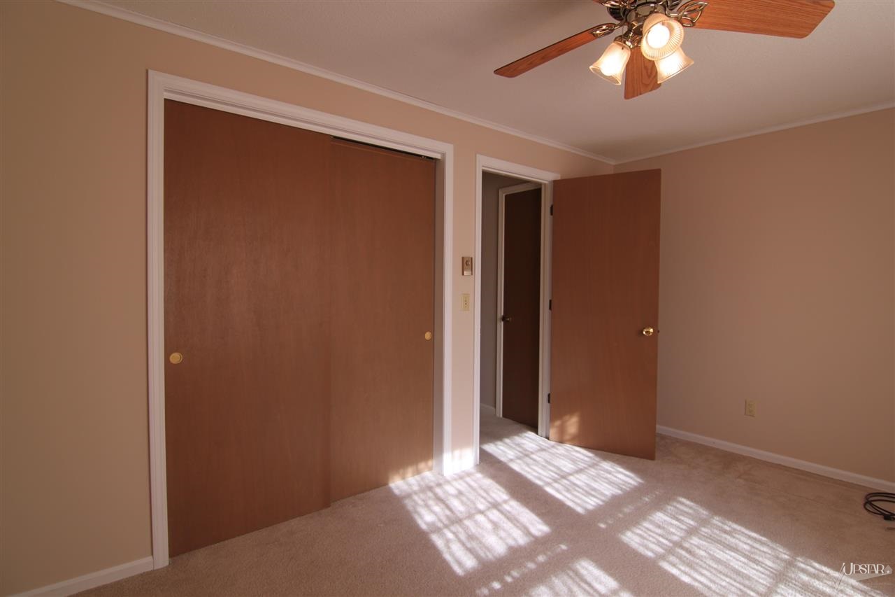 10707 Lagoon Dr, Grabill, IN 46741 photo 5