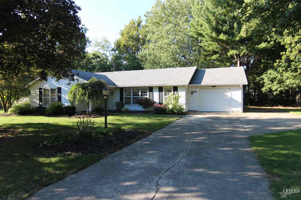 10707 Lagoon Dr, Grabill, IN 46741 photo 1