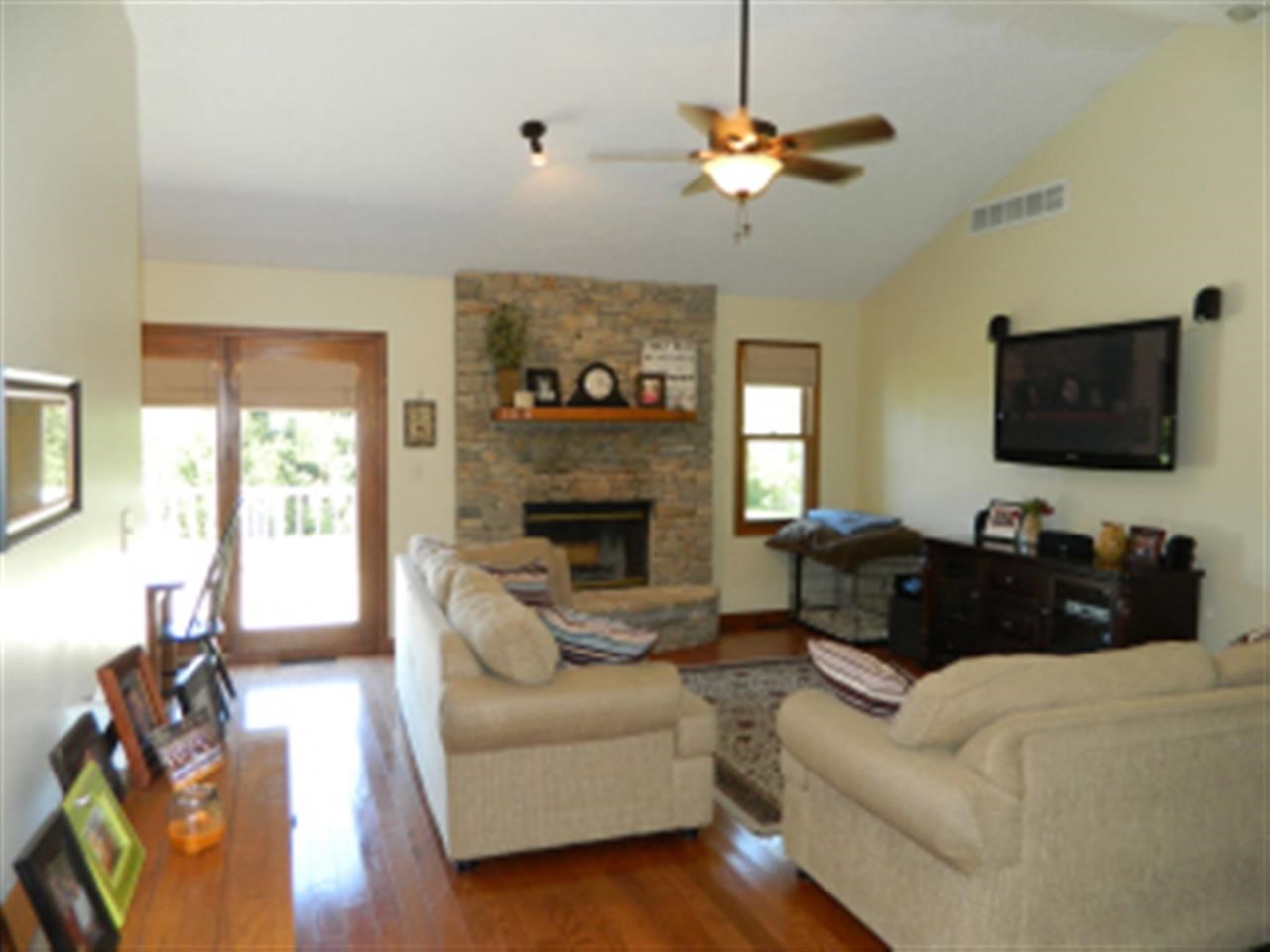 8102 S Talbott Ct, Bloomington, IN 47401 photo 2