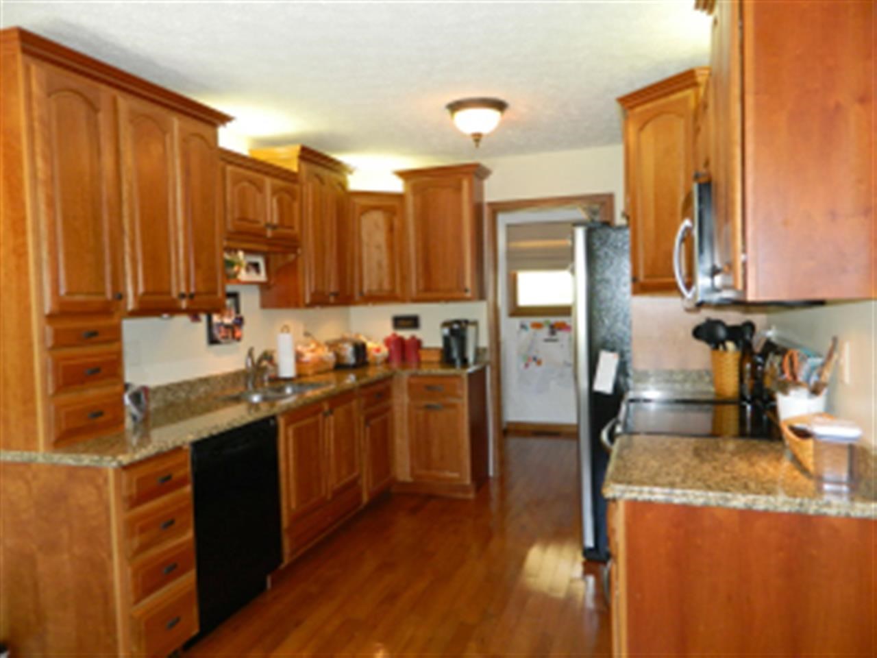 8102 S Talbott Ct, Bloomington, IN 47401 photo 5