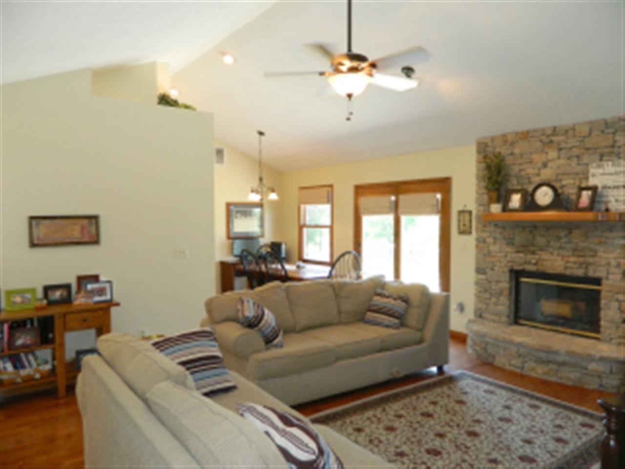 8102 S Talbott Ct, Bloomington, IN 47401 photo 3