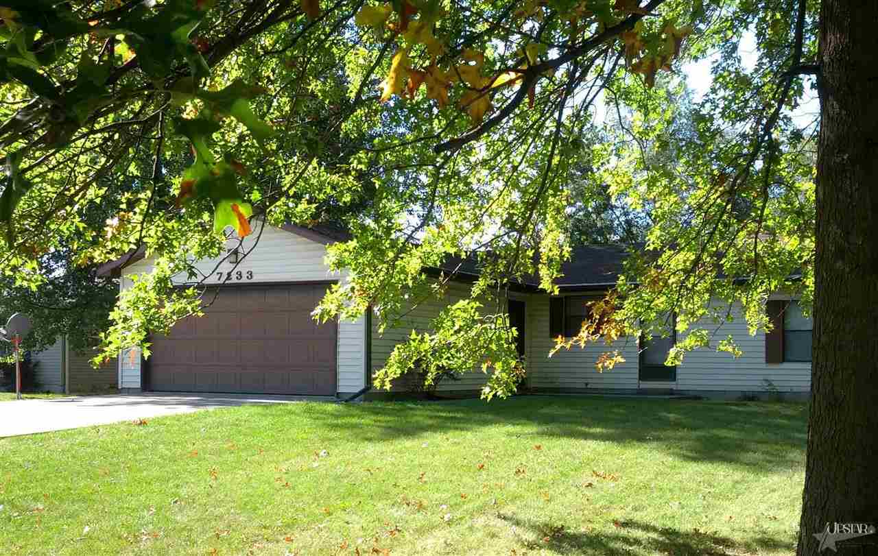 7233 Pana Dr, Fort Wayne, IN 46835 photo 2