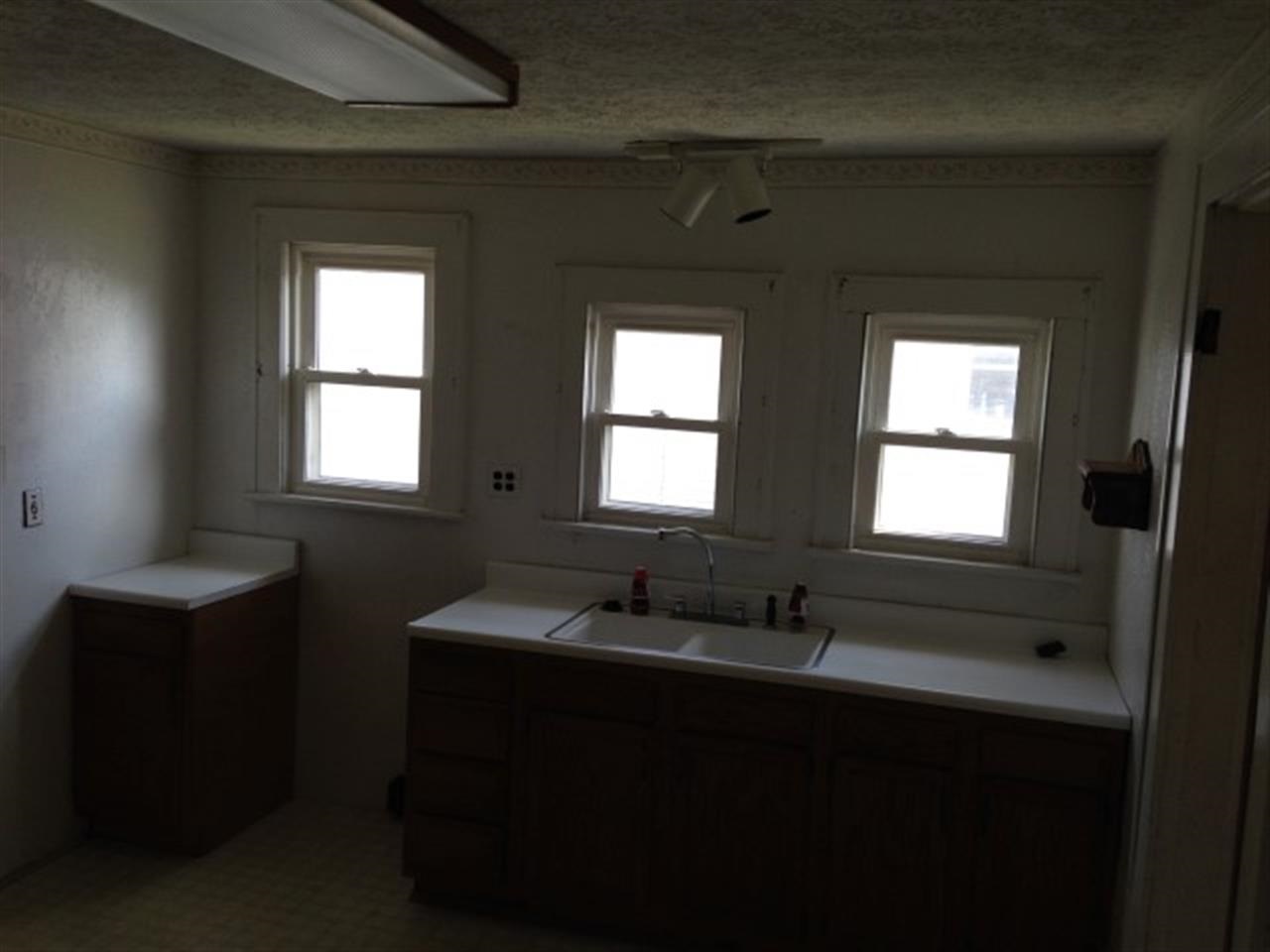 1005 W Jefferson St, Frankfort, IN 46041 photo 10