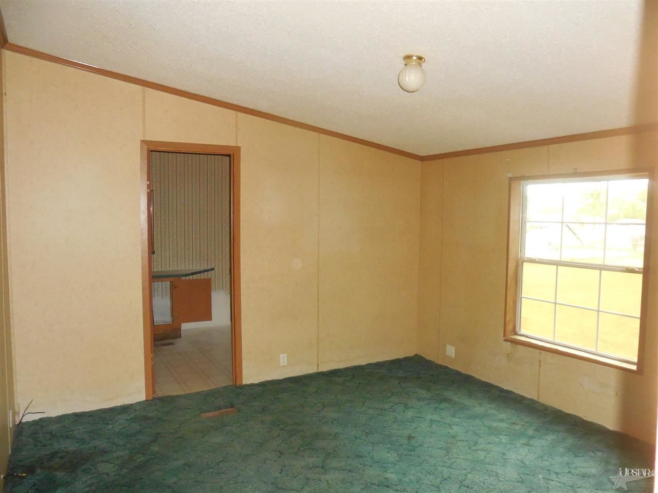 410 Johnson St, Ligonier, IN 46767 photo 4
