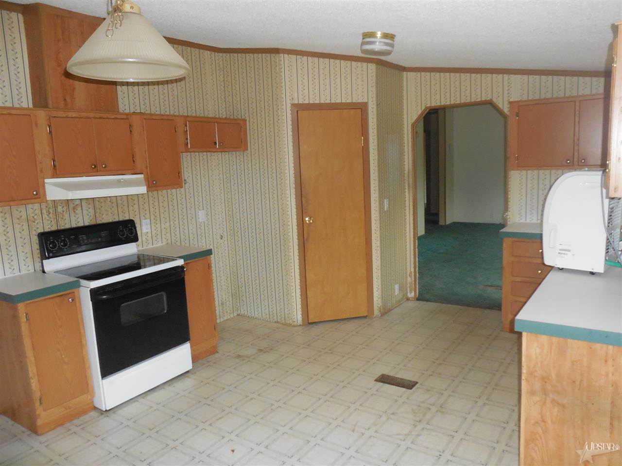 410 Johnson St, Ligonier, IN 46767 photo 3