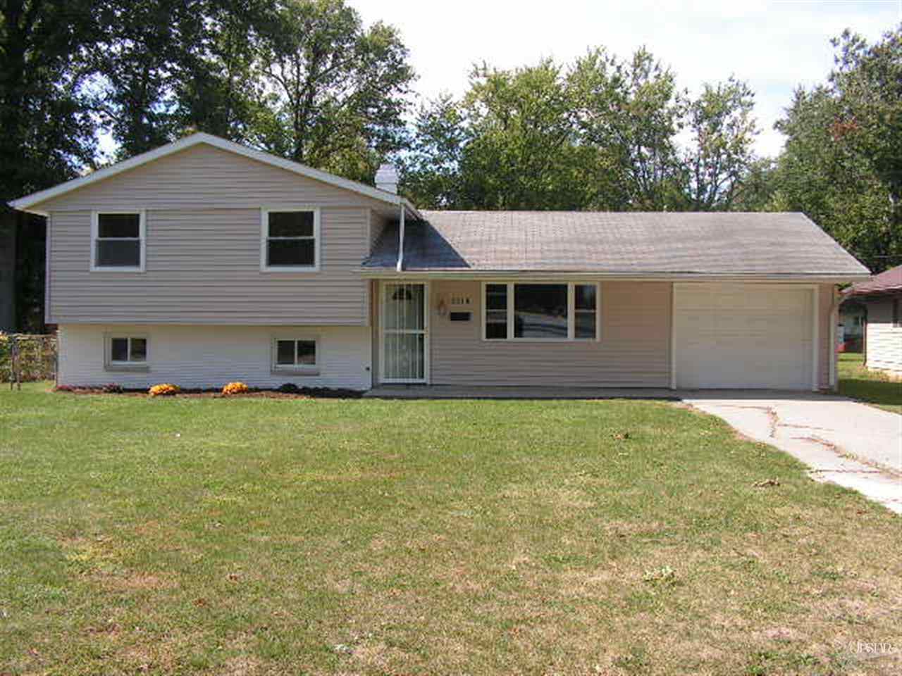 3810 Abbott St, Fort Wayne, IN 46806 photo 1