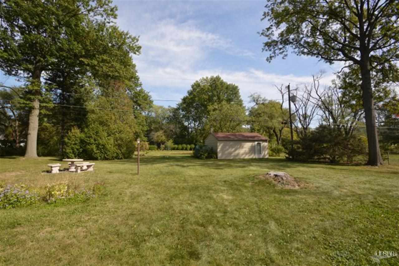 5215 Plaza Dr, Fort Wayne, IN 46806 photo 2