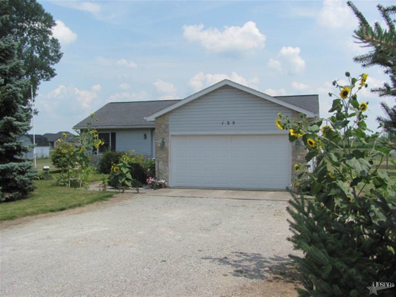 135 N Tracy St, Markle, IN 46770 photo 1
