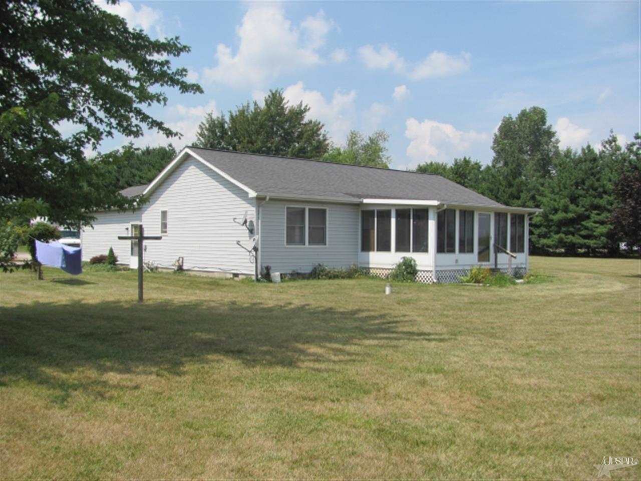 135 N Tracy St, Markle, IN 46770 photo 2