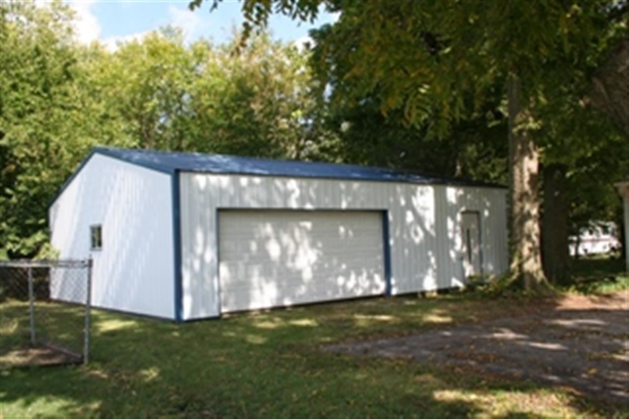 2006 W Green St, Frankfort, IN 46041 photo 4