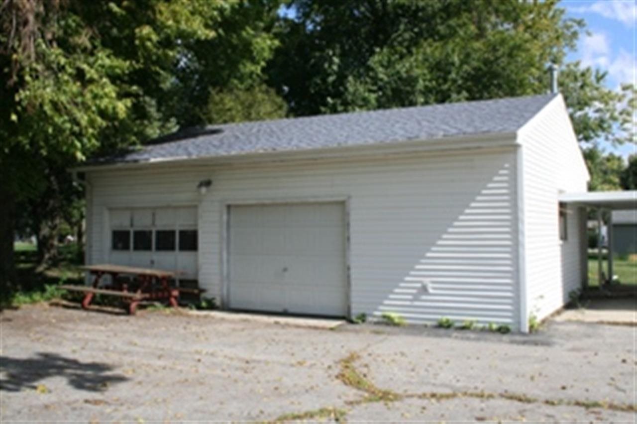 2006 W Green St, Frankfort, IN 46041 photo 3