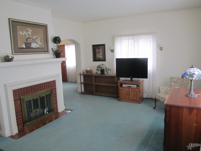 621 E 7th St, Auburn, IN 46706 photo 6
