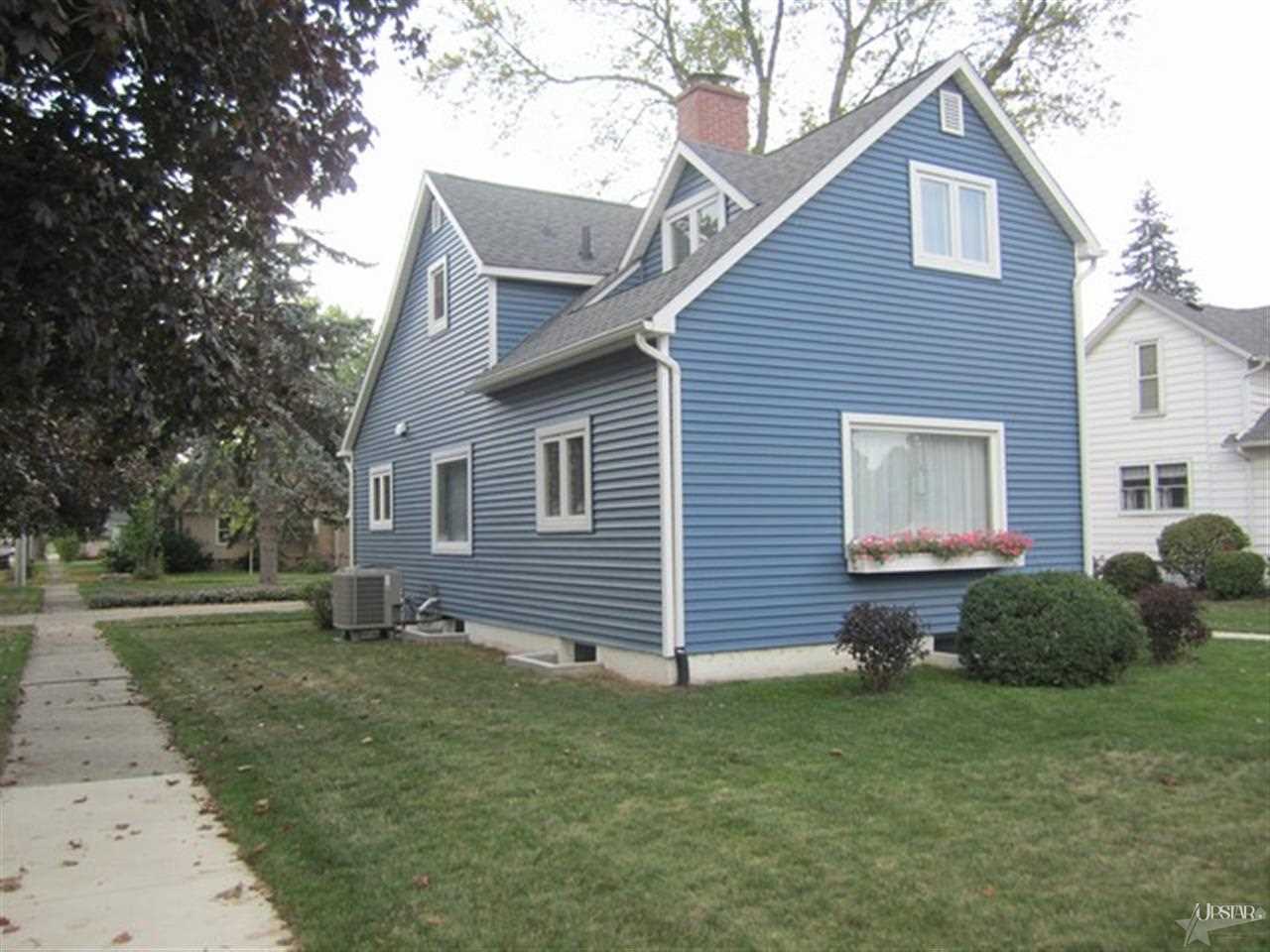 621 E 7th St, Auburn, IN 46706 photo 2