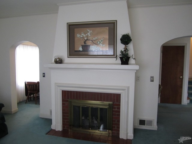 621 E 7th St, Auburn, IN 46706 photo 4