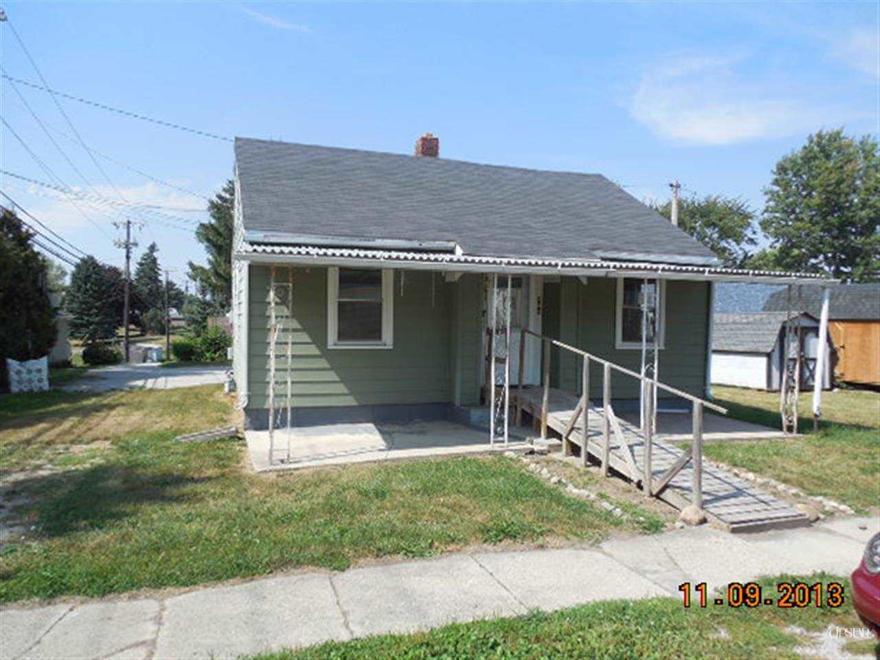 204 S 3rd St, Albion, IN 46701 photo 1