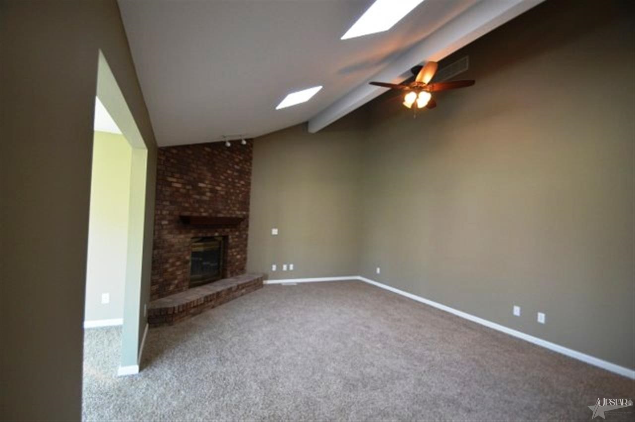 8807 Amberly Dr, New Haven, IN 46774 photo 7
