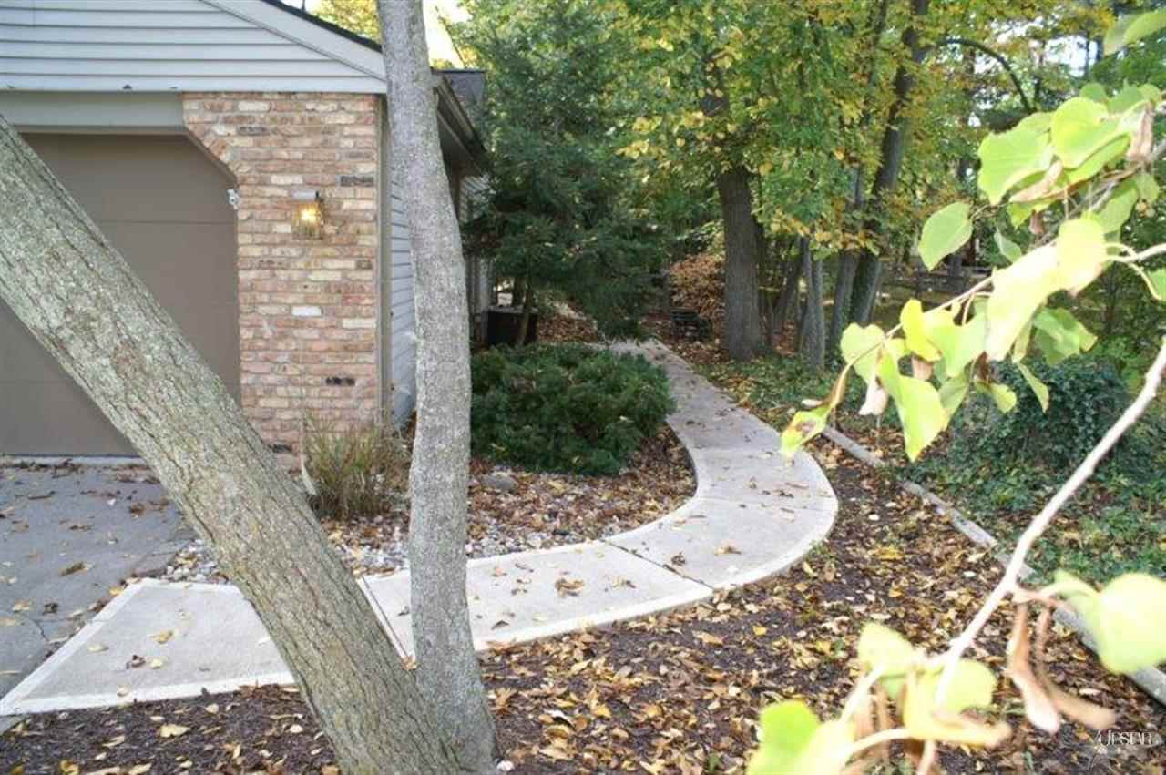 11023 Spring Oak Rd, Fort Wayne, IN 46845 photo 3