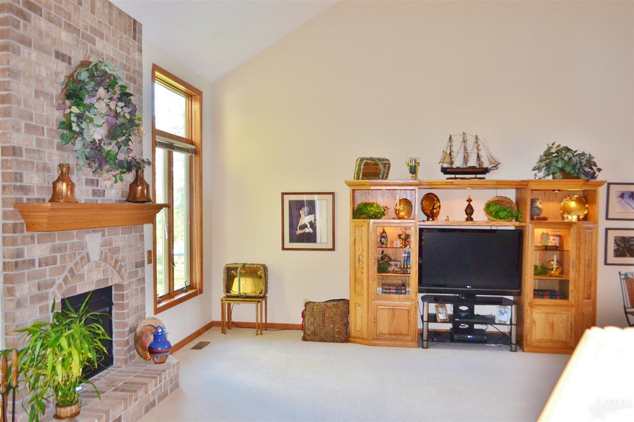 13425 Lake Hill Dr, Fort Wayne, IN 46845 photo 5
