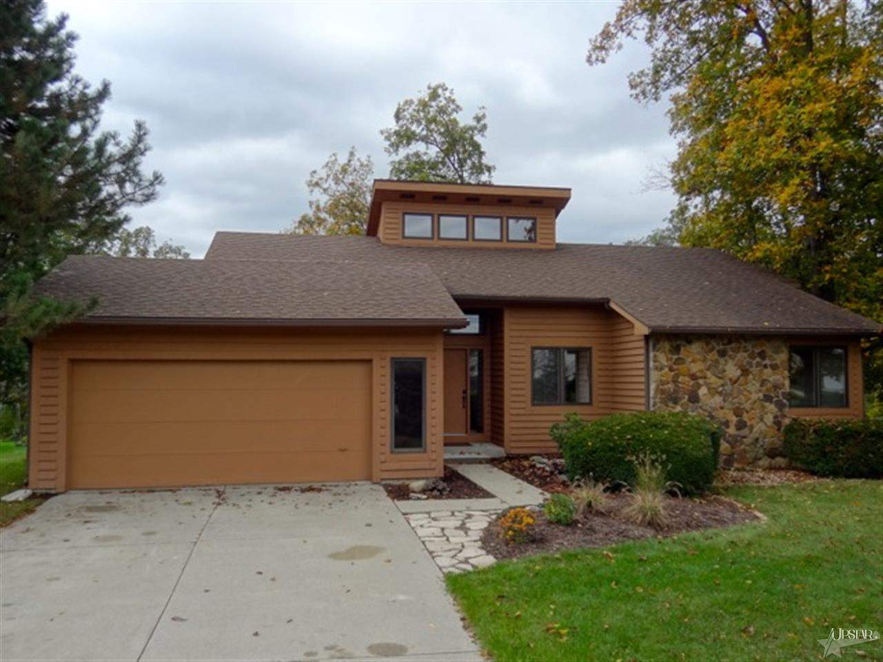 9323 Silverfox Dr, Fort Wayne, IN 46804 photo 1