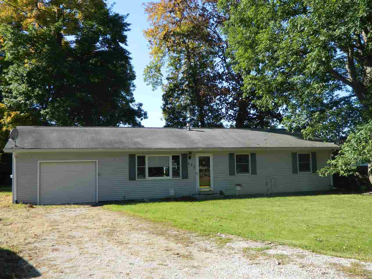 493 W Woodland Dr, Warsaw, IN 46582 photo 1
