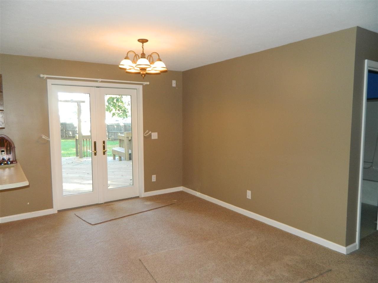493 W Woodland Dr, Warsaw, IN 46582 photo 3