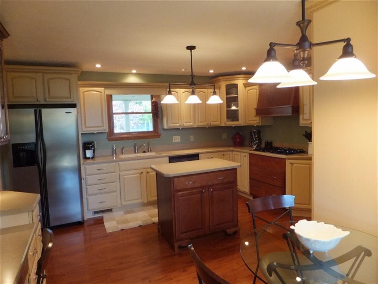 2304 Brookview Dr, Warsaw, IN 46580 photo 2