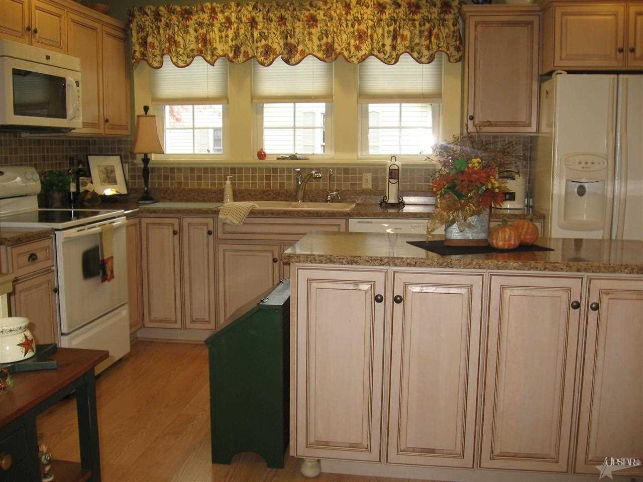202 N Main St, South Whitley, IN 46787 photo 6
