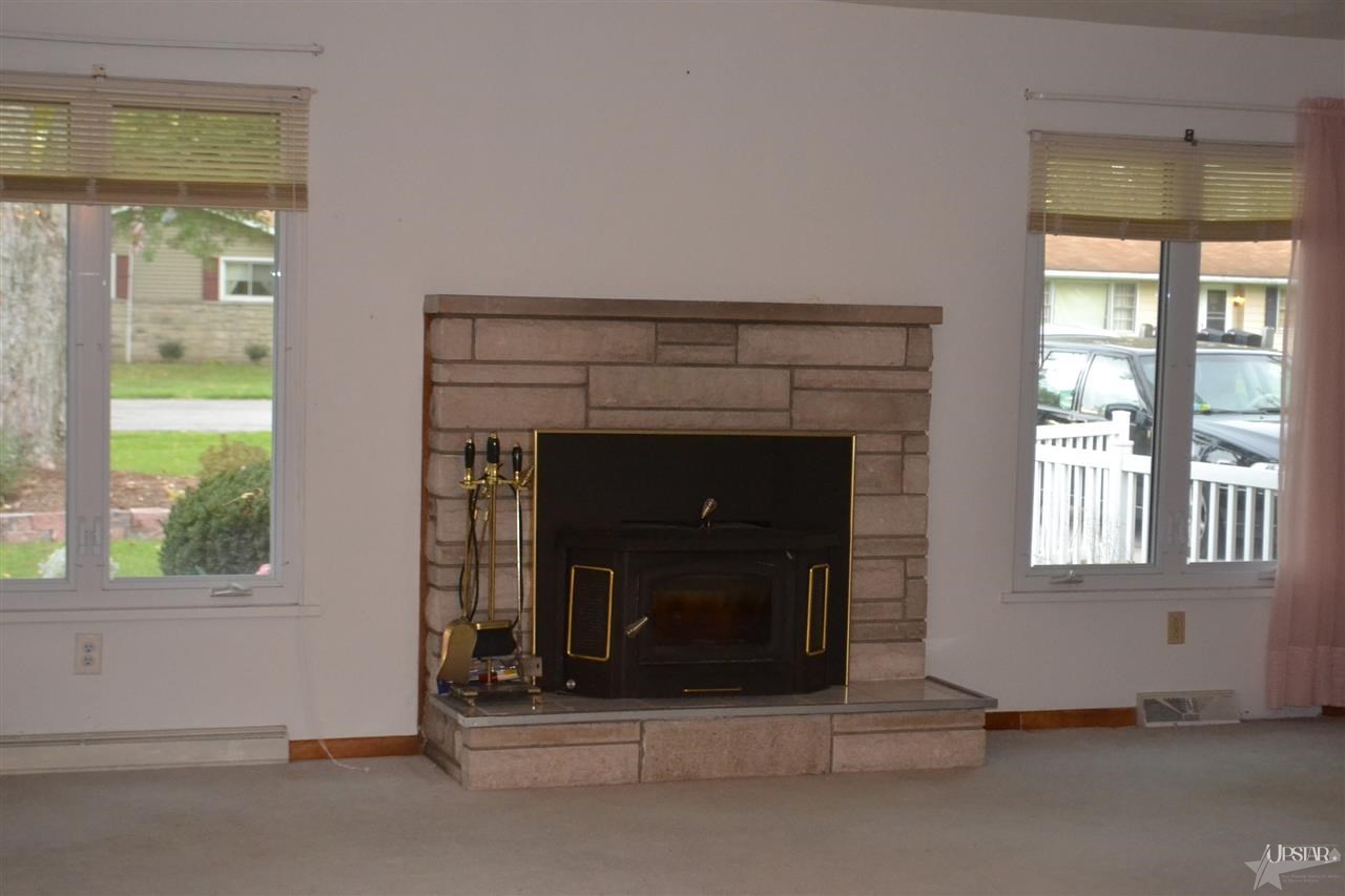 4920 Woodway Dr, Fort Wayne, IN 46835 photo 3