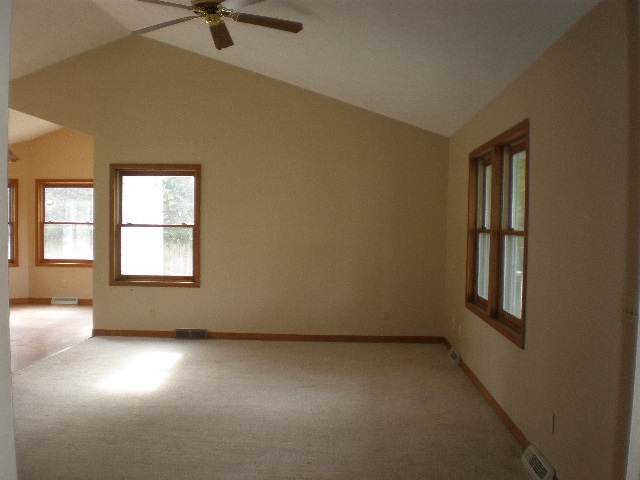 57756 Pendleton Dr, Elkhart, IN 46517 photo 2