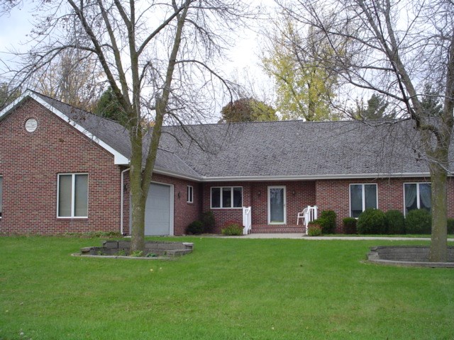 600 E Nokomis Dr, Syracuse, IN 46567 photo 1