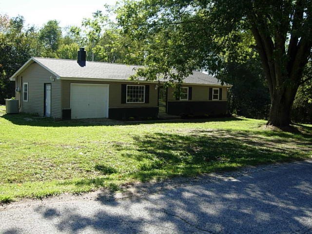 80 Hilltop Dr, Bedford, IN 47421 photo 1