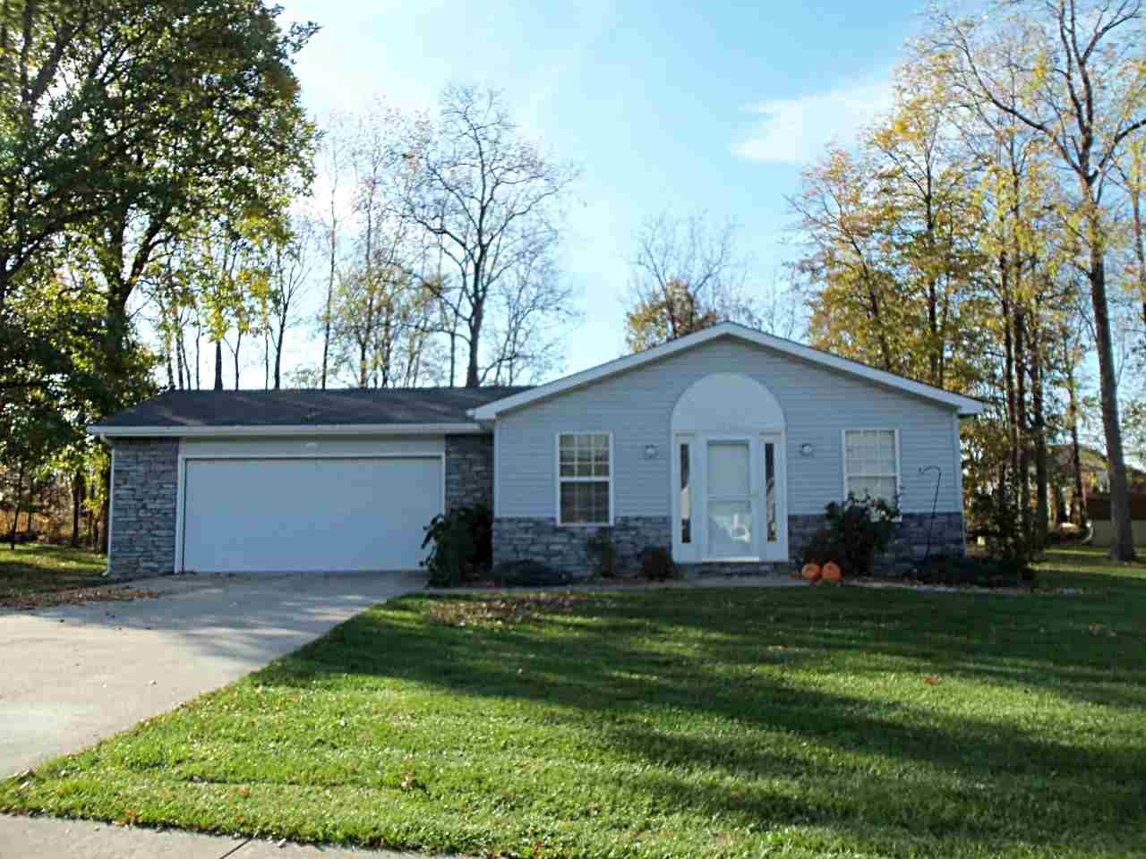 905 Ontario Ln, Auburn, IN 46706 photo 1