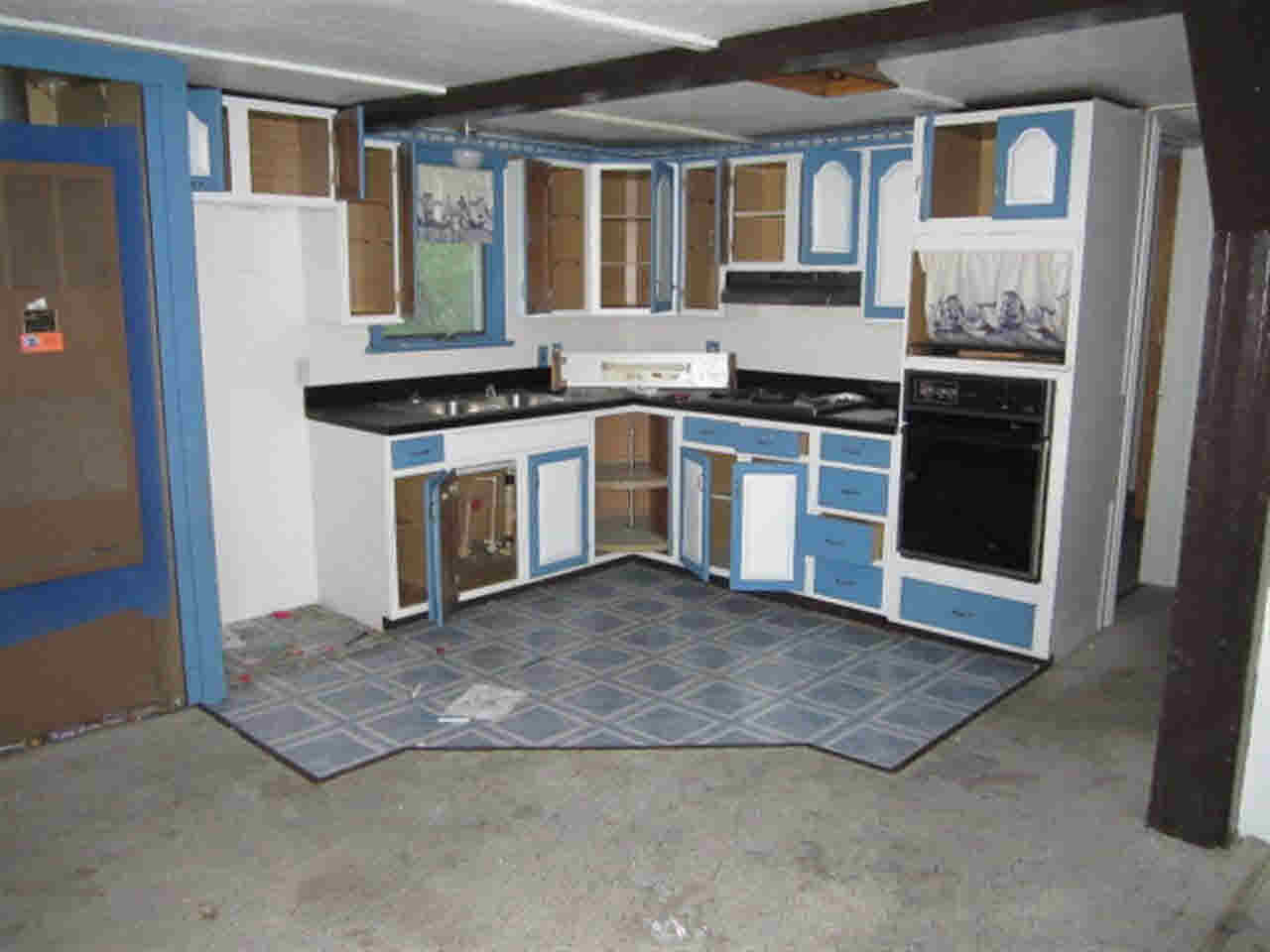 325 Simpson Ave, Elkhart, IN 46516 photo 2