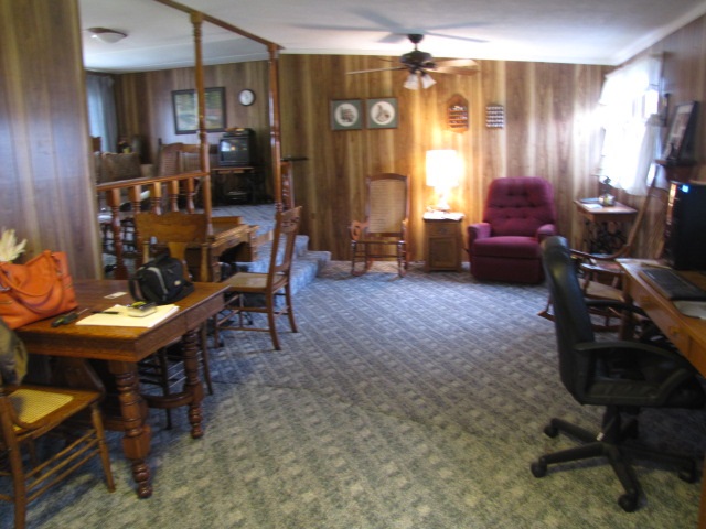 611 W Walnut St, Albion, IN 46701 photo 9