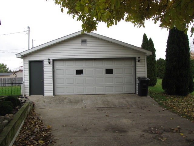 611 W Walnut St, Albion, IN 46701 photo 6