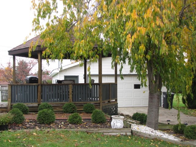611 W Walnut St, Albion, IN 46701 photo 4