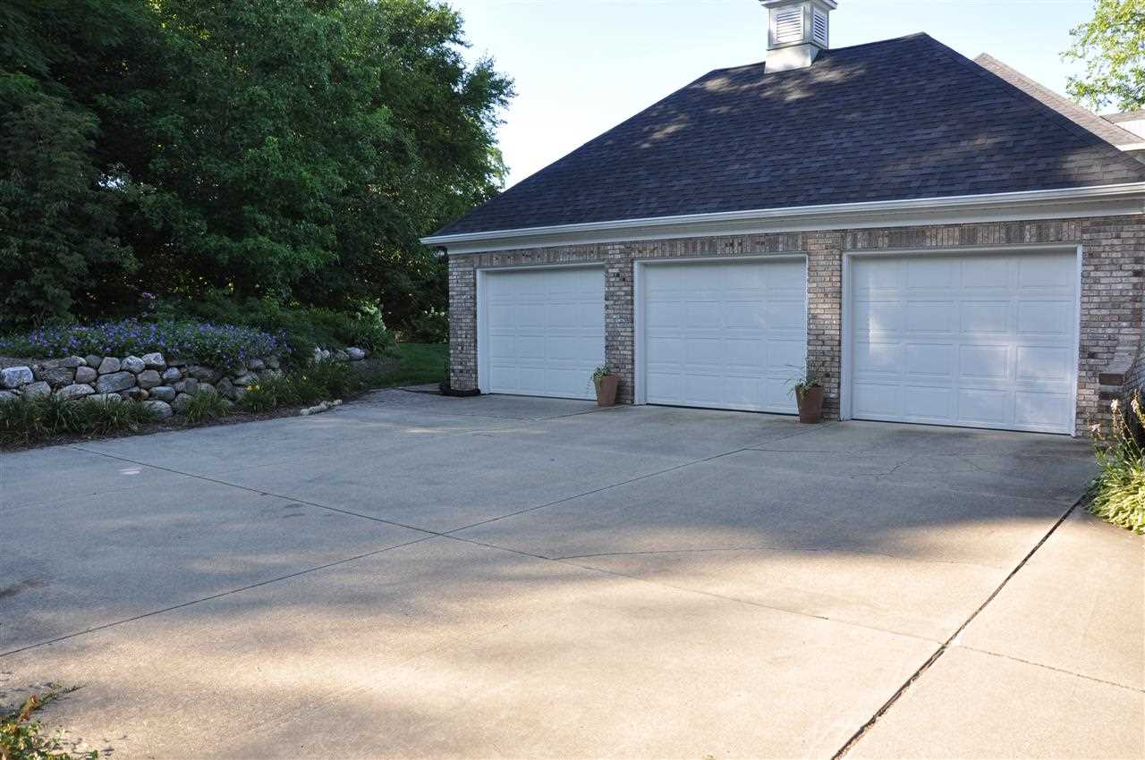 51233 Golfview Ct, Granger, IN 46530 photo 4