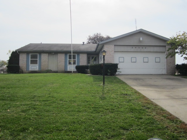 24332 Merrimac Ln, Elkhart, IN 46517 photo 1