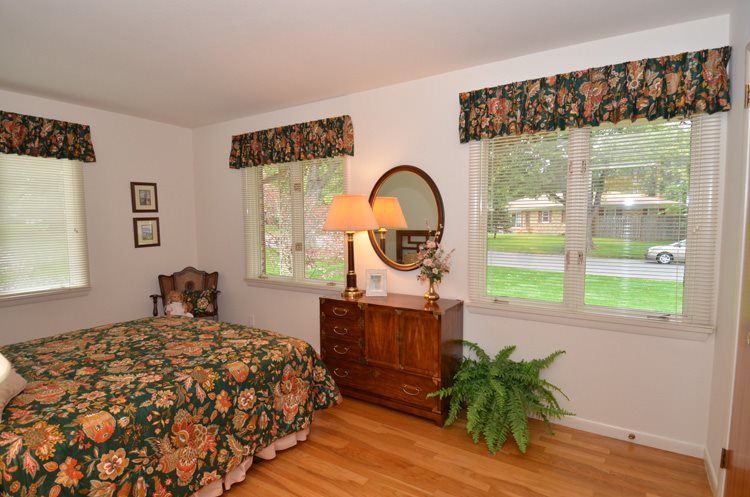 1606 N Bay Dr, Elkhart, IN 46514 photo 4