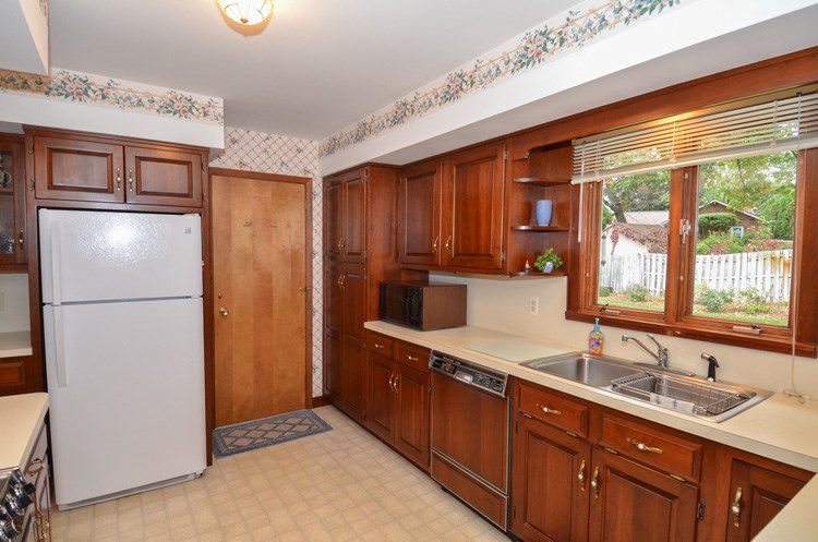 1606 N Bay Dr, Elkhart, IN 46514 photo 3