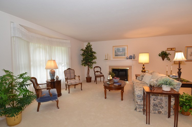 1606 N Bay Dr, Elkhart, IN 46514 photo 2