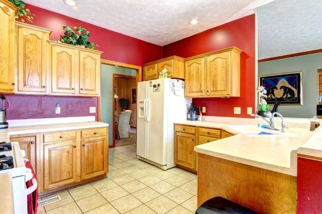 1610 Amberwood Dr, Goshen, IN 46526 photo 16