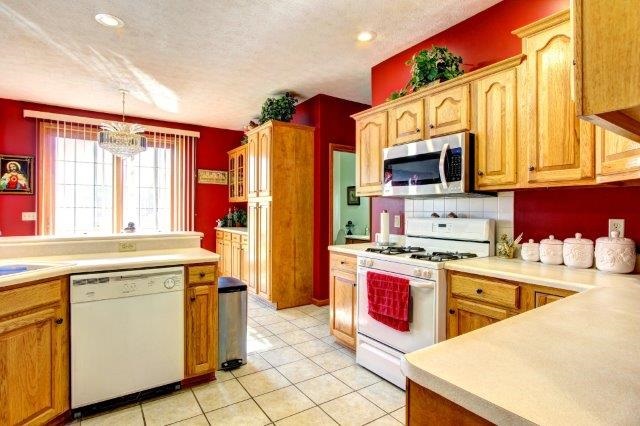 1610 Amberwood Dr, Goshen, IN 46526 photo 17