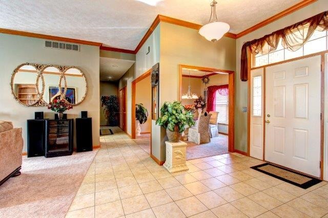 1610 Amberwood Dr, Goshen, IN 46526 photo 4
