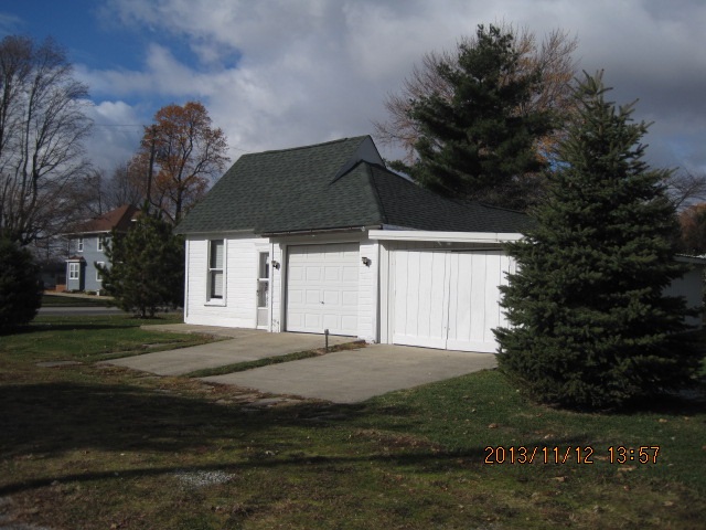 104 E Washington St, Kirklin, IN 46050 photo 2