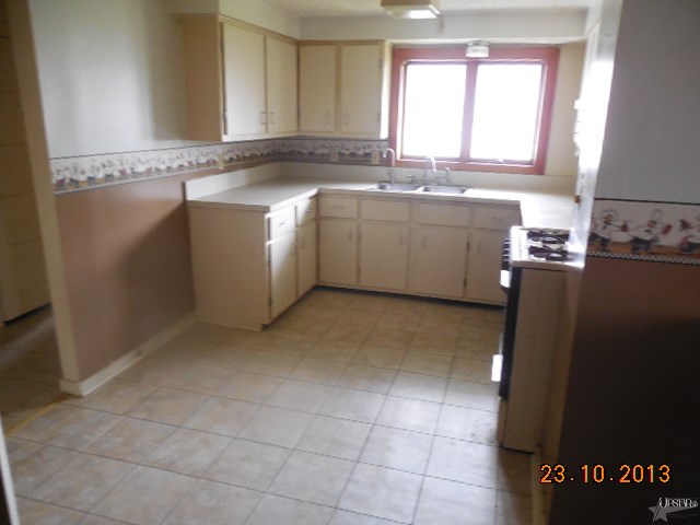 1821 W Till Rd, Fort Wayne, IN 46818 photo 4