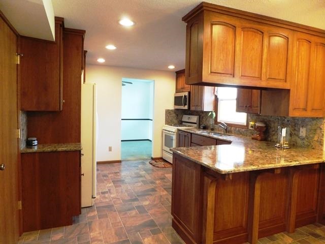 2223 Brookview Dr, Warsaw, IN 46580 photo 2