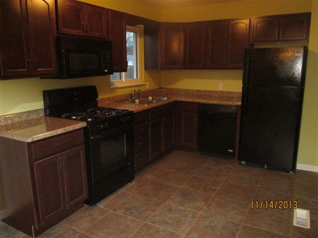 1312 Bluebird Dr, Warsaw, IN 46580 photo 2