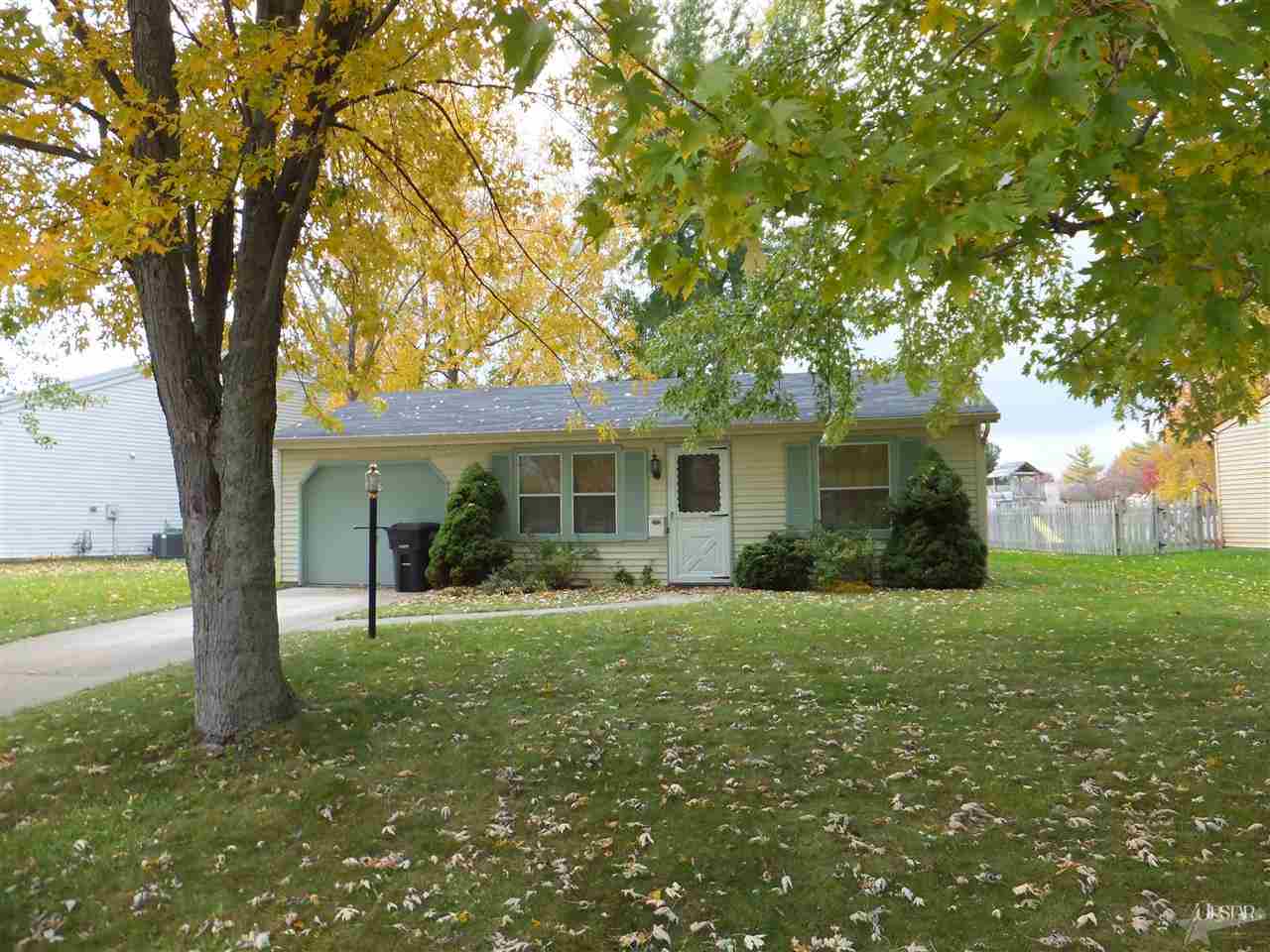 1815 Donegal Dr, Fort Wayne, IN 46815 photo 1