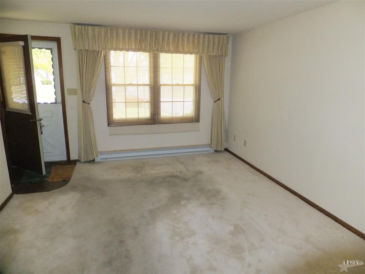 1815 Donegal Dr, Fort Wayne, IN 46815 photo 2